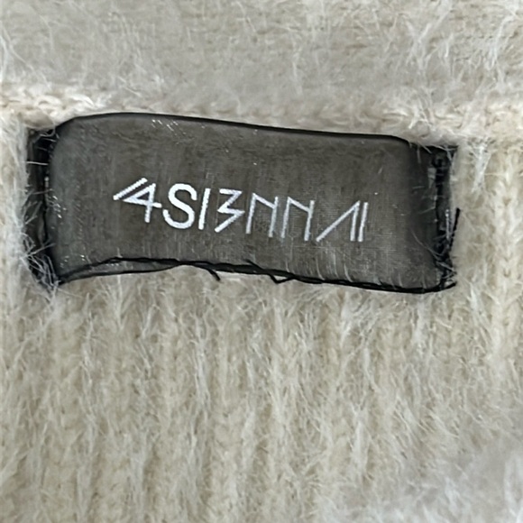 4SI3NNA Kelsey Women’s Cream Fuzzy Button Front Cardigan Size SEE MEASUREMENTS - Picture 7 of 9